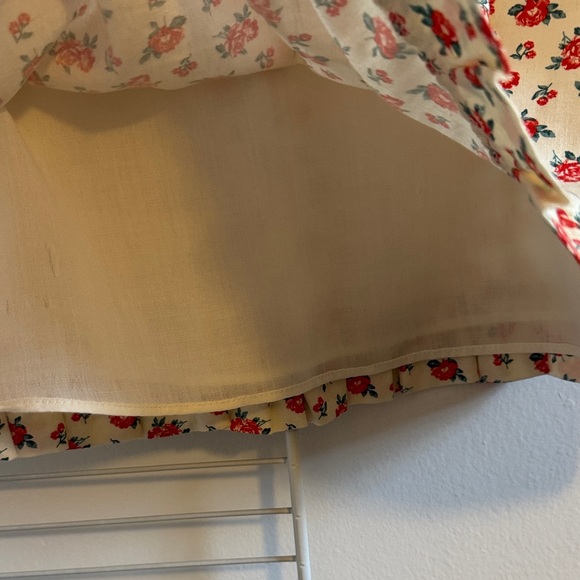 Zara Cream Mini Skirt with Red Floral Print - Picture 5 of 5